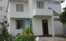 Anne'S Airport Villa Hotel